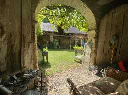 Superb 17th century Bearnaise farm in the heart of the Jurancon wine region just 20 minutes from Pau